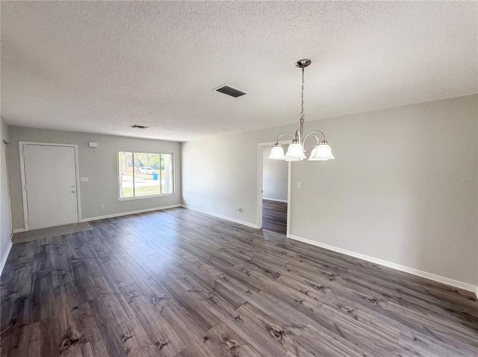 For Sale: $230,000 (2 beds, 2 baths, 1170 Square Feet)