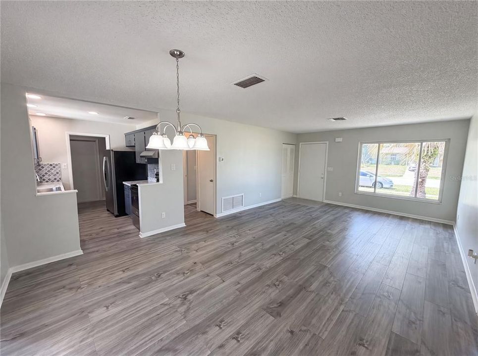 For Sale: $230,000 (2 beds, 2 baths, 1170 Square Feet)