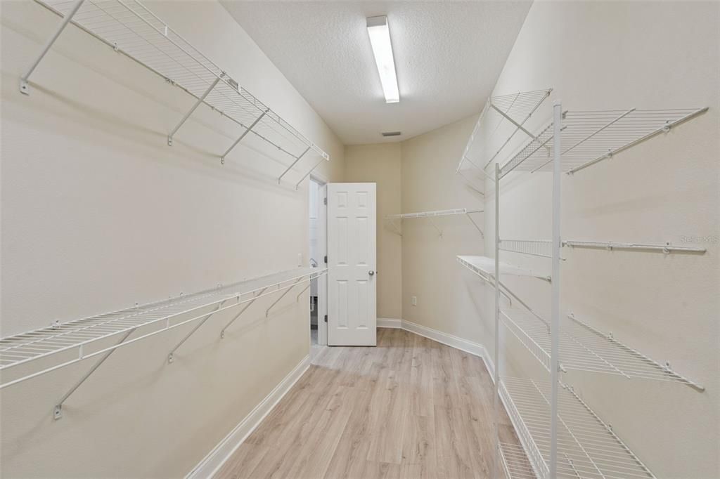 En Venta: $559,000 (4 camas, 3 baños, 2960 Pies cuadrados)