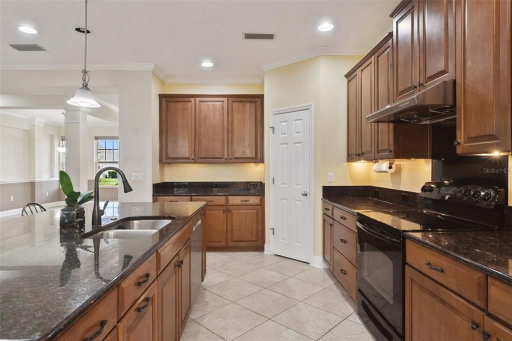 En Venta: $559,000 (4 camas, 3 baños, 2960 Pies cuadrados)