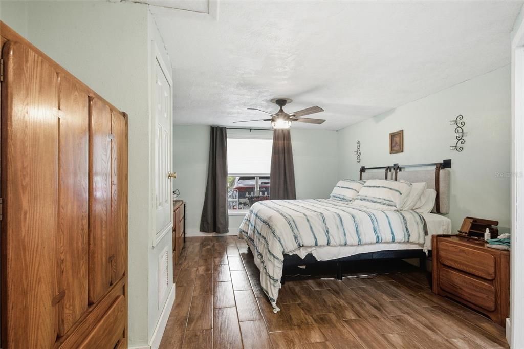 For Sale: $165,000 (3 beds, 1 baths, 1152 Square Feet)