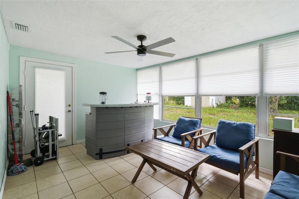 For Sale: $165,000 (3 beds, 1 baths, 1152 Square Feet)