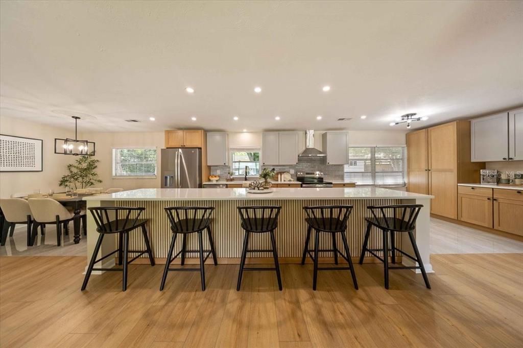 待售: $369,999 (4 贝兹, 2 浴室, 2104 平方英尺)