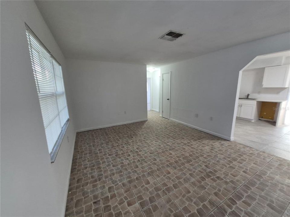 В аренду: $1,450 (3 спален, 2 ванн, 1294 Квадратных фут)