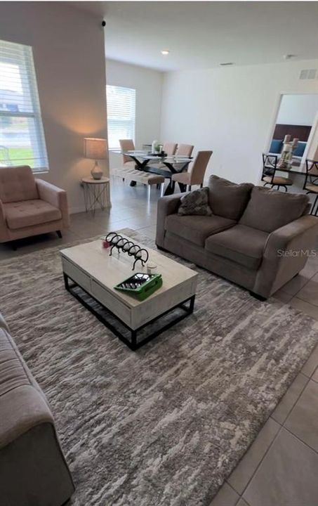 For Rent: $2,200 (3 beds, 2 baths, 1725 Square Feet)