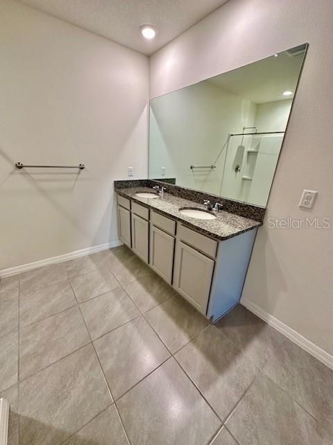 For Rent: $2,200 (3 beds, 2 baths, 1725 Square Feet)