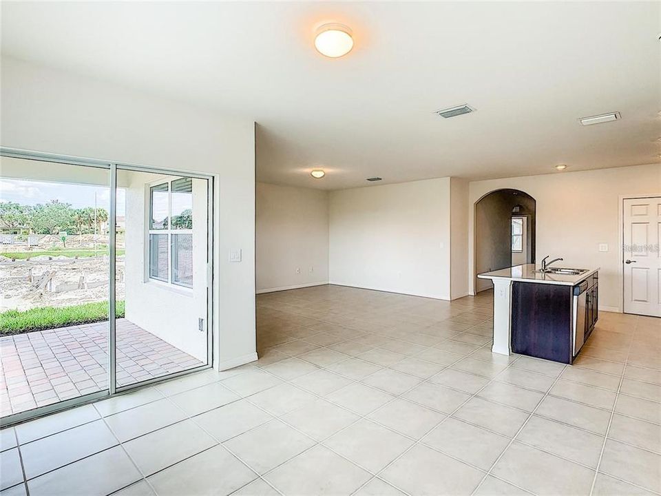 For Rent: $2,100 (3 beds, 2 baths, 1690 Square Feet)