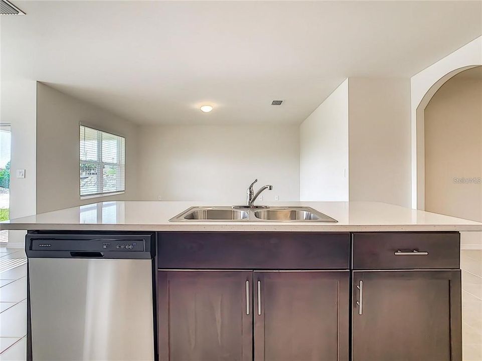 For Rent: $2,100 (3 beds, 2 baths, 1690 Square Feet)