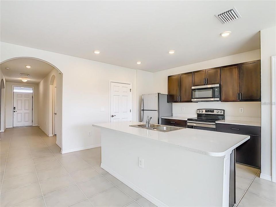 For Rent: $2,100 (3 beds, 2 baths, 1690 Square Feet)