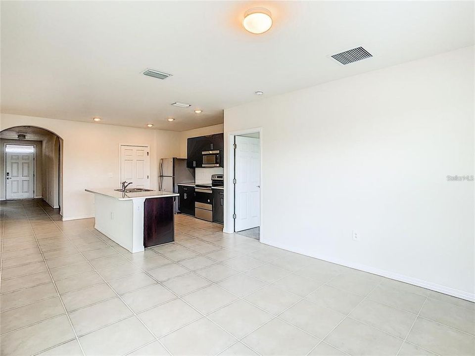 For Rent: $2,100 (3 beds, 2 baths, 1690 Square Feet)