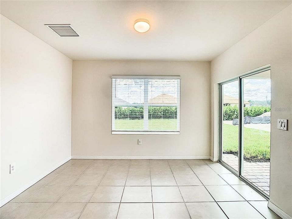 For Rent: $2,100 (3 beds, 2 baths, 1690 Square Feet)