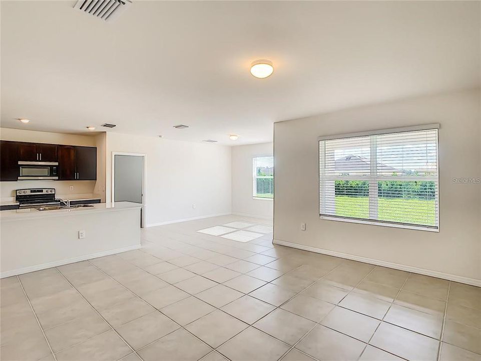 For Rent: $2,100 (3 beds, 2 baths, 1690 Square Feet)