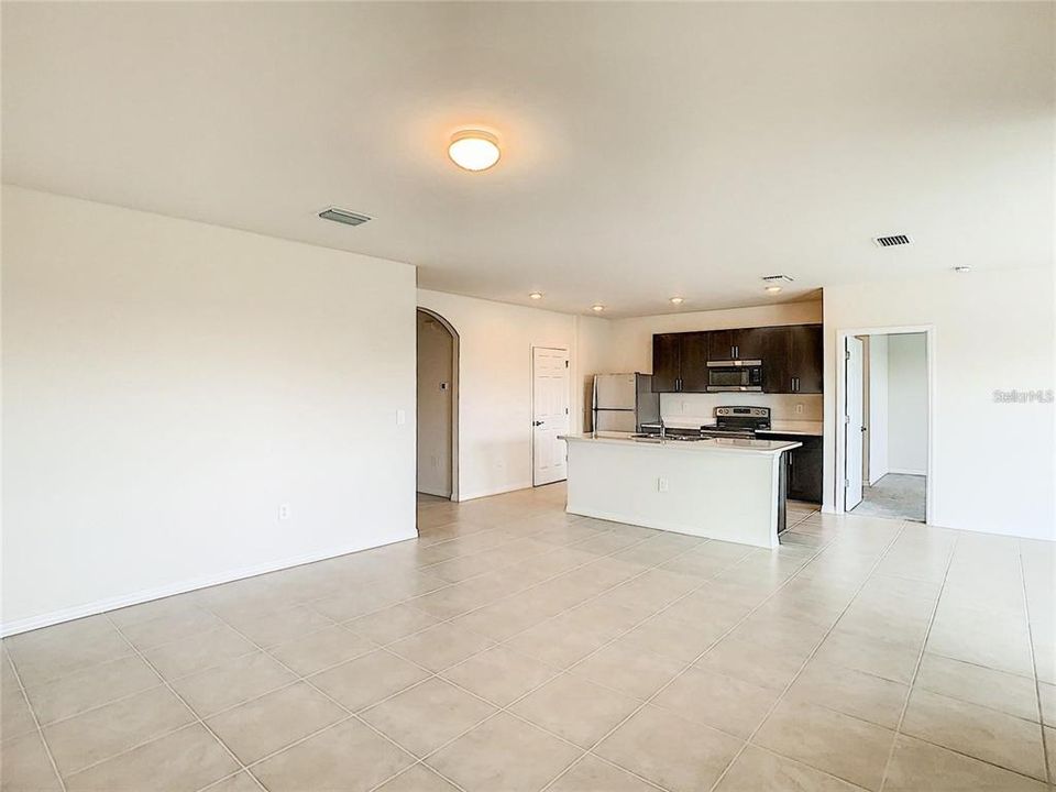 For Rent: $2,100 (3 beds, 2 baths, 1690 Square Feet)