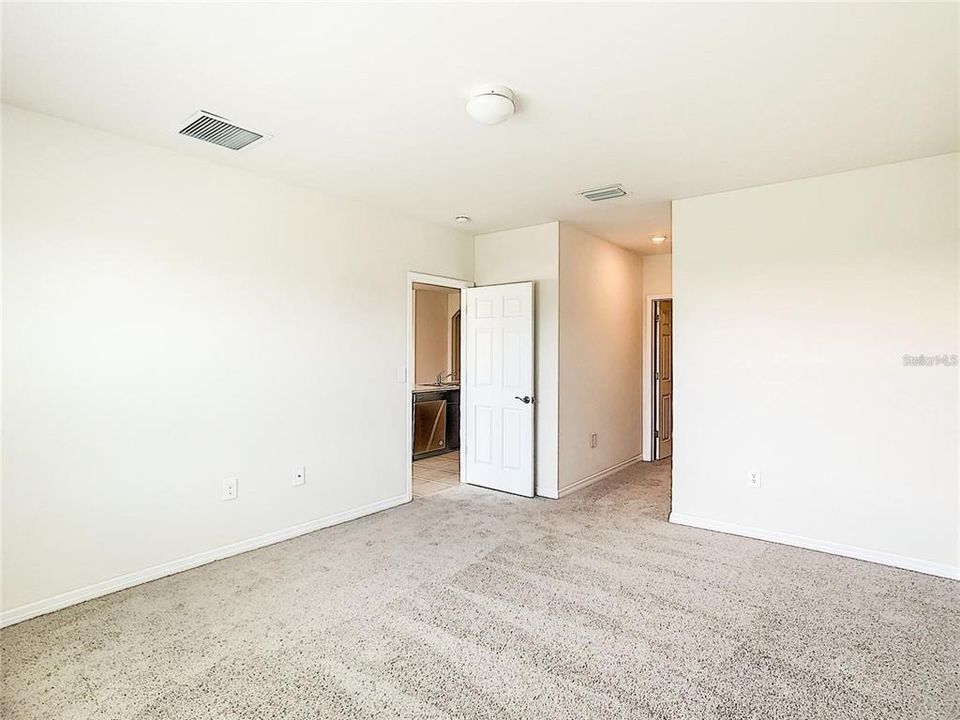 For Rent: $2,100 (3 beds, 2 baths, 1690 Square Feet)