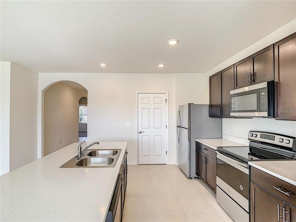 For Rent: $2,100 (3 beds, 2 baths, 1690 Square Feet)