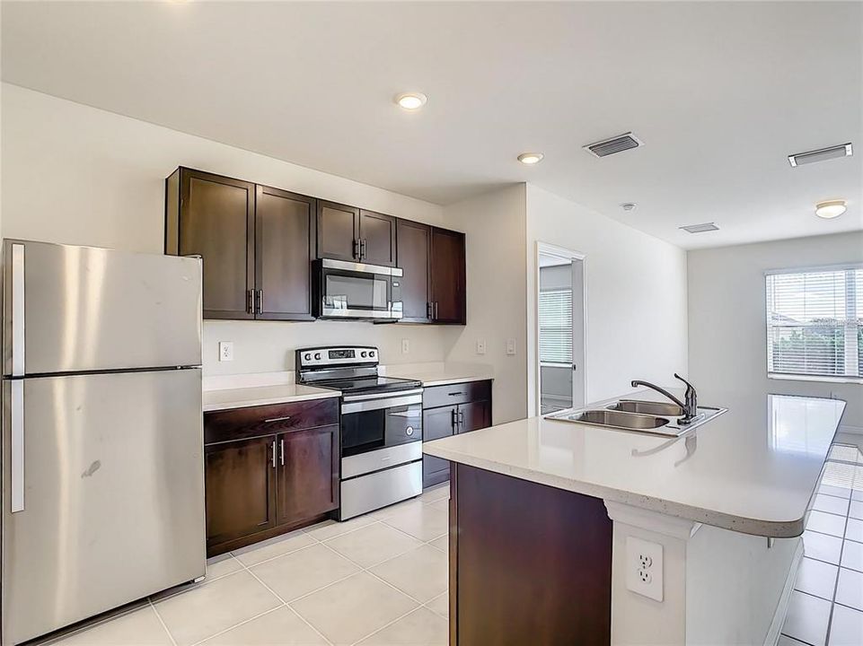 For Rent: $2,100 (3 beds, 2 baths, 1690 Square Feet)