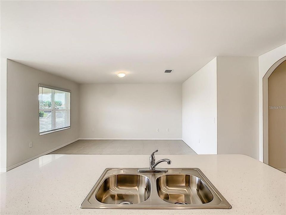 For Rent: $2,100 (3 beds, 2 baths, 1690 Square Feet)