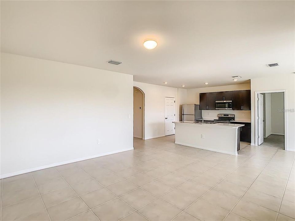 For Rent: $2,100 (3 beds, 2 baths, 1690 Square Feet)