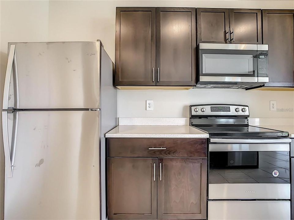 For Rent: $2,100 (3 beds, 2 baths, 1690 Square Feet)