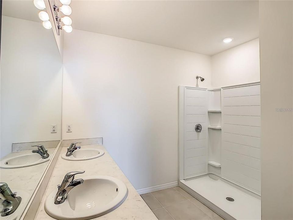 For Rent: $2,100 (3 beds, 2 baths, 1690 Square Feet)