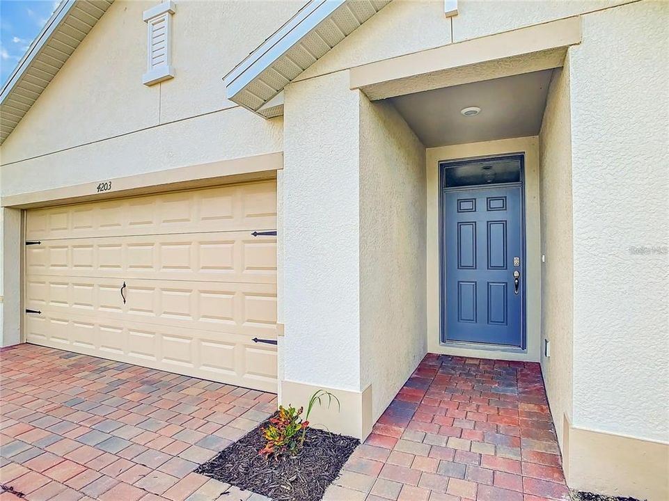 For Rent: $2,100 (3 beds, 2 baths, 1690 Square Feet)