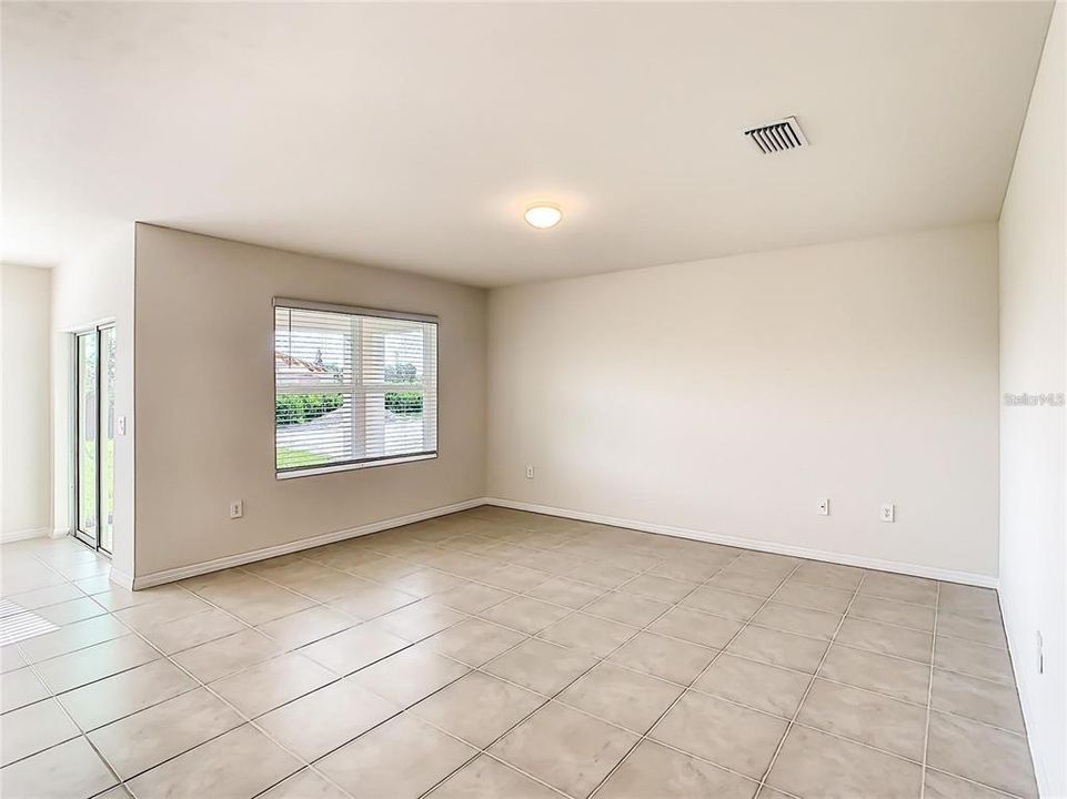 For Rent: $2,100 (3 beds, 2 baths, 1690 Square Feet)