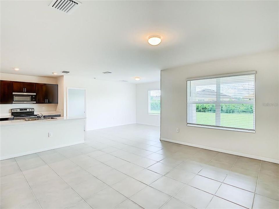 For Rent: $2,100 (3 beds, 2 baths, 1690 Square Feet)