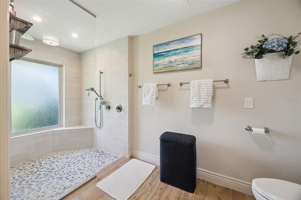 En Venta: $699,900 (4 camas, 2 baños, 2185 Pies cuadrados)