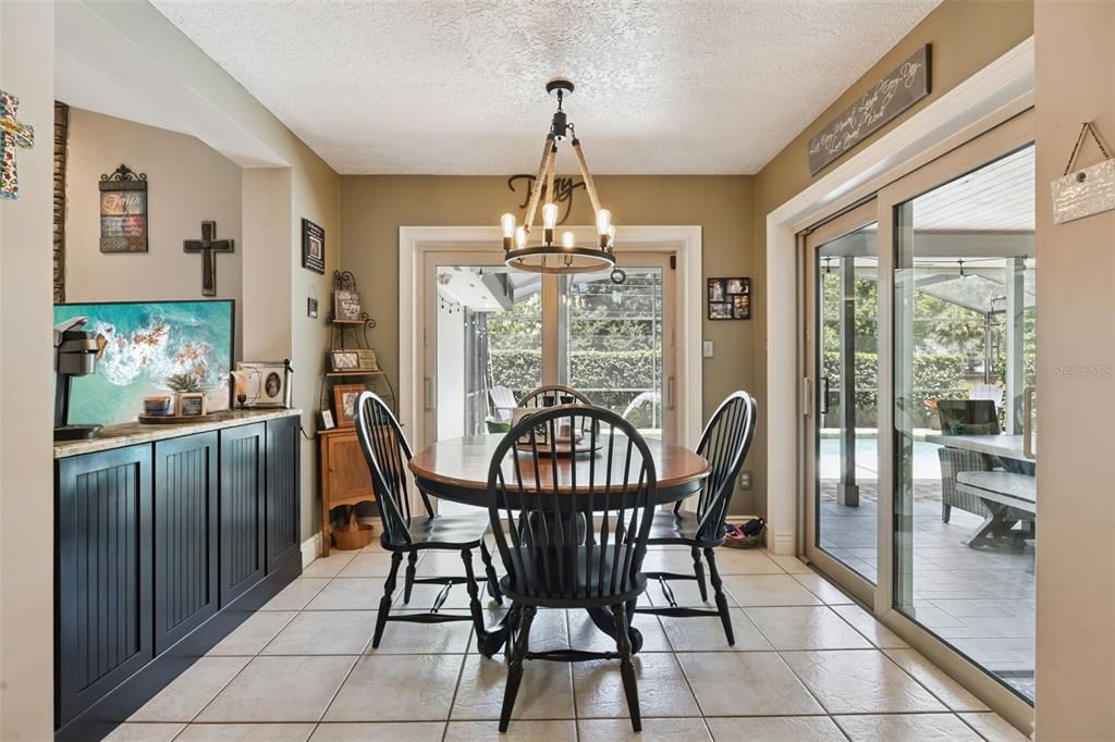 En Venta: $699,900 (4 camas, 2 baños, 2185 Pies cuadrados)