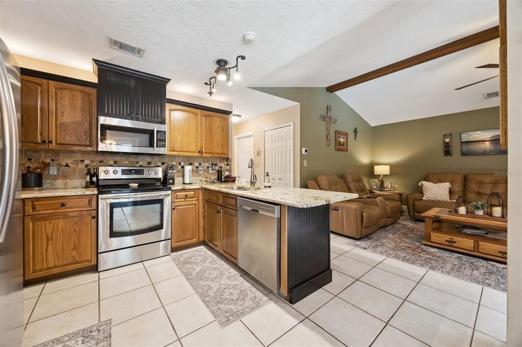 En Venta: $699,900 (4 camas, 2 baños, 2185 Pies cuadrados)