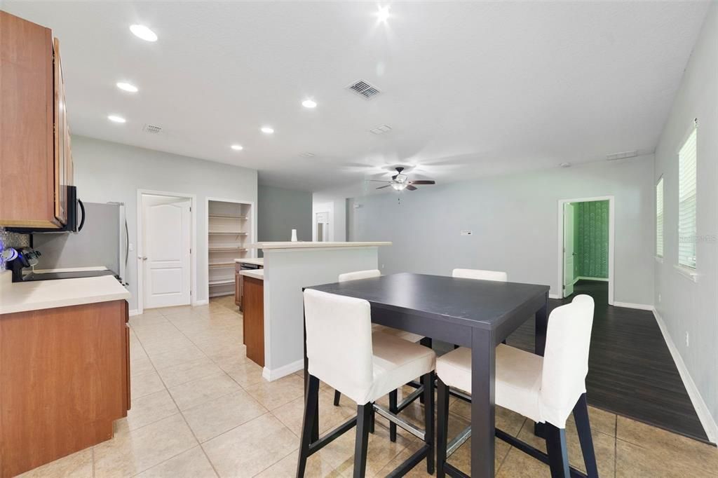 Active With Contract: $359,000 (3 beds, 2 baths, 1614 Square Feet)