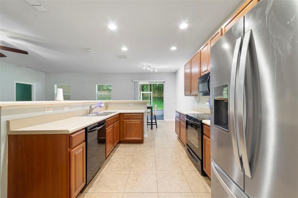 Active With Contract: $359,000 (3 beds, 2 baths, 1614 Square Feet)