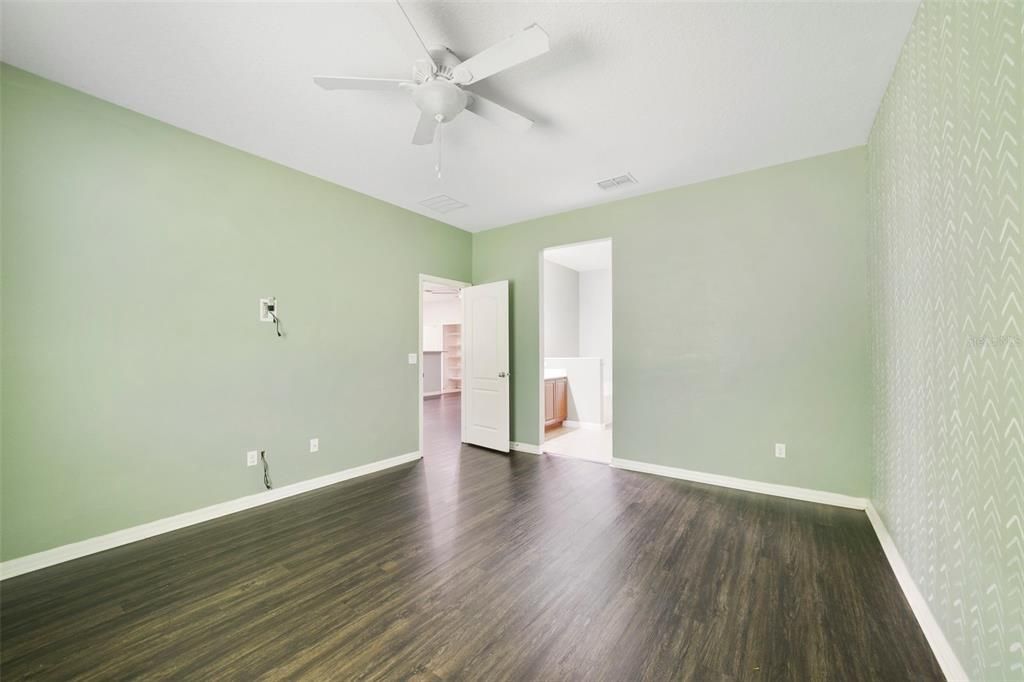 Active With Contract: $359,000 (3 beds, 2 baths, 1614 Square Feet)