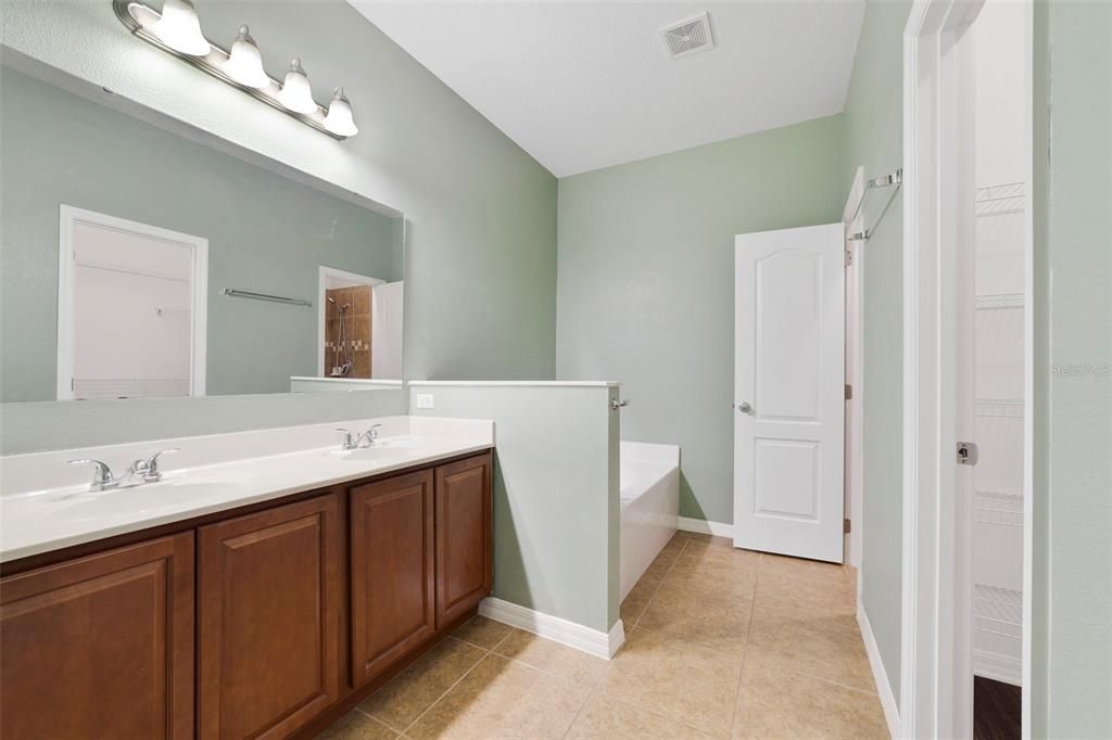 Active With Contract: $359,000 (3 beds, 2 baths, 1614 Square Feet)