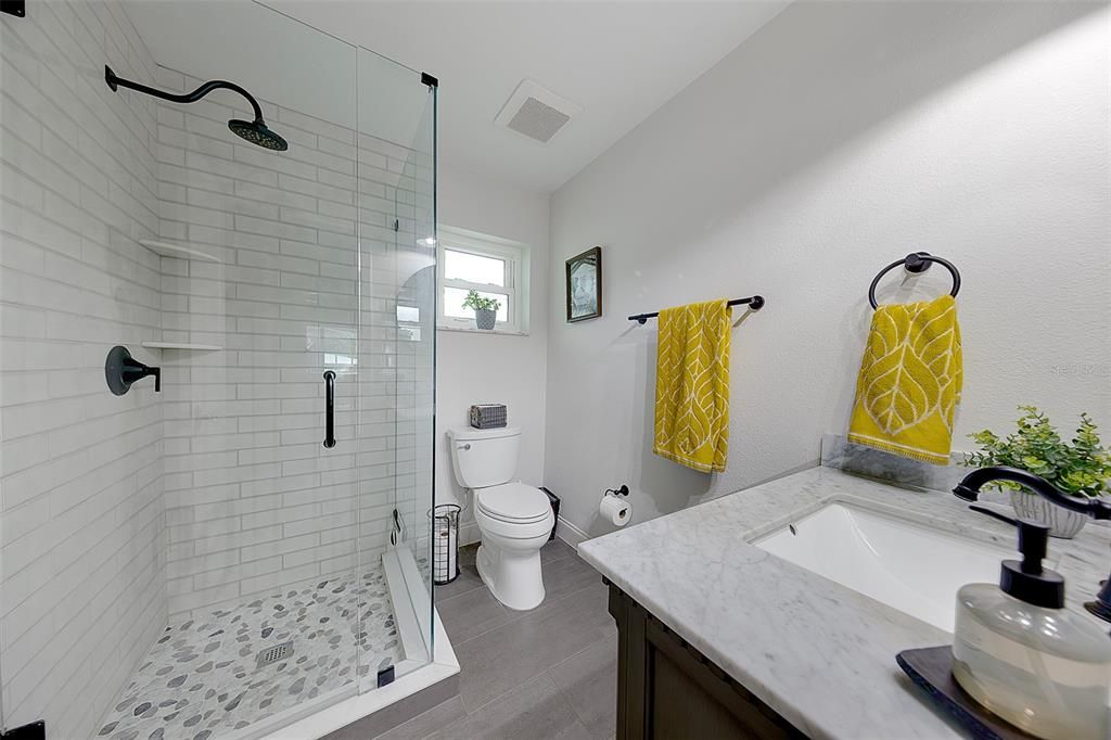 En Venta: $884,000 (3 camas, 2 baños, 2418 Pies cuadrados)
