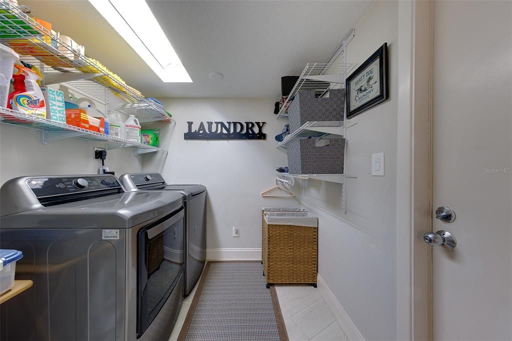 En Venta: $884,000 (3 camas, 2 baños, 2418 Pies cuadrados)