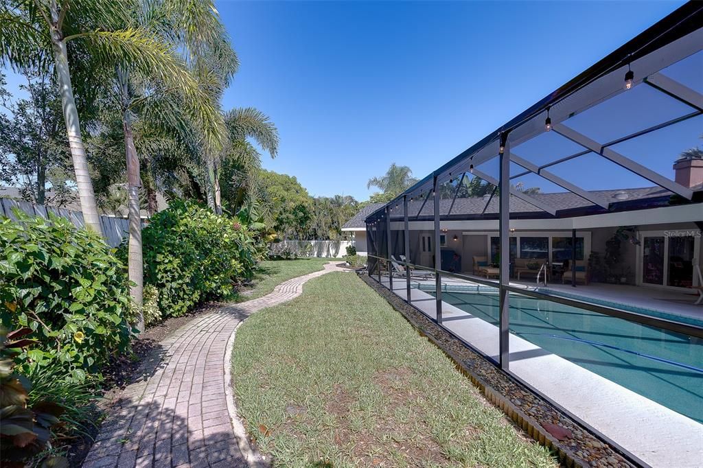 En Venta: $884,000 (3 camas, 2 baños, 2418 Pies cuadrados)