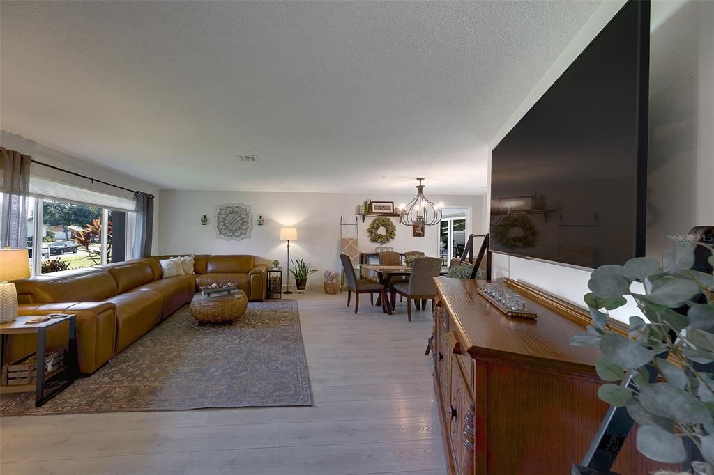 En Venta: $884,000 (3 camas, 2 baños, 2418 Pies cuadrados)