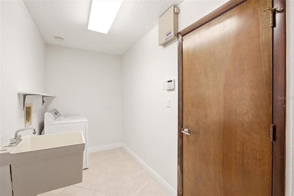 For Sale: $499,000 (3 beds, 2 baths, 2213 Square Feet)
