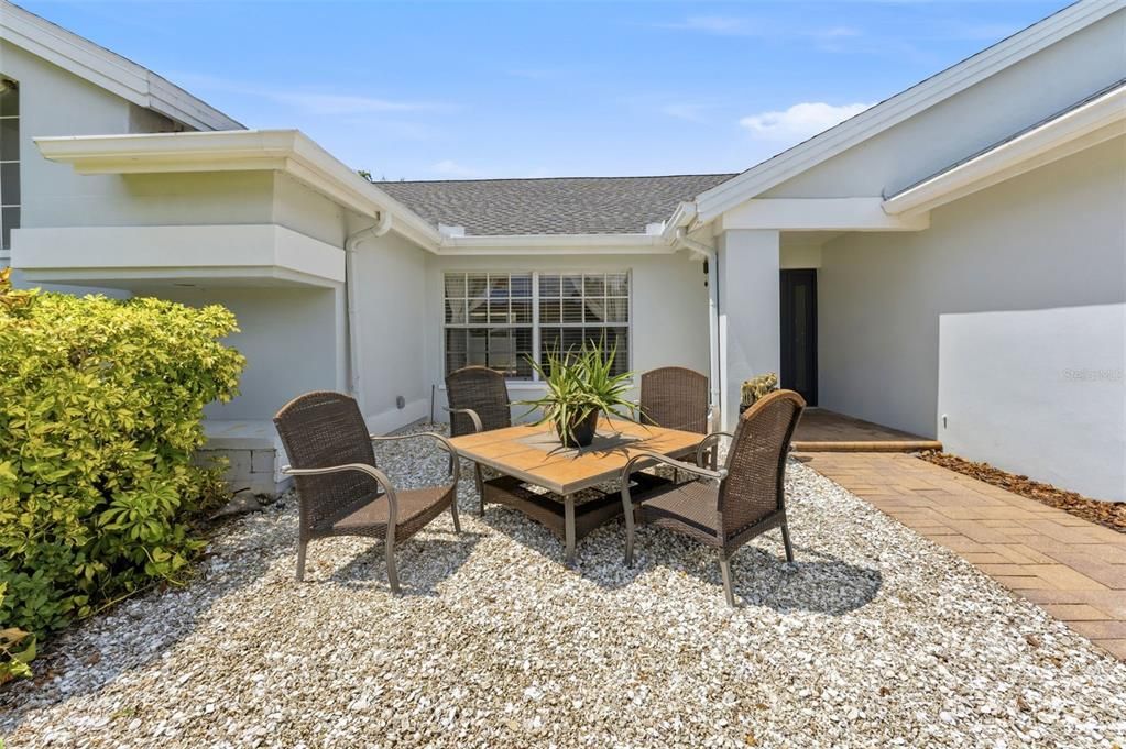 For Sale: $575,000 (3 beds, 3 baths, 2095 Square Feet)