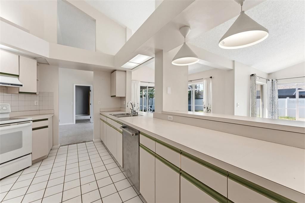 For Sale: $575,000 (3 beds, 3 baths, 2095 Square Feet)