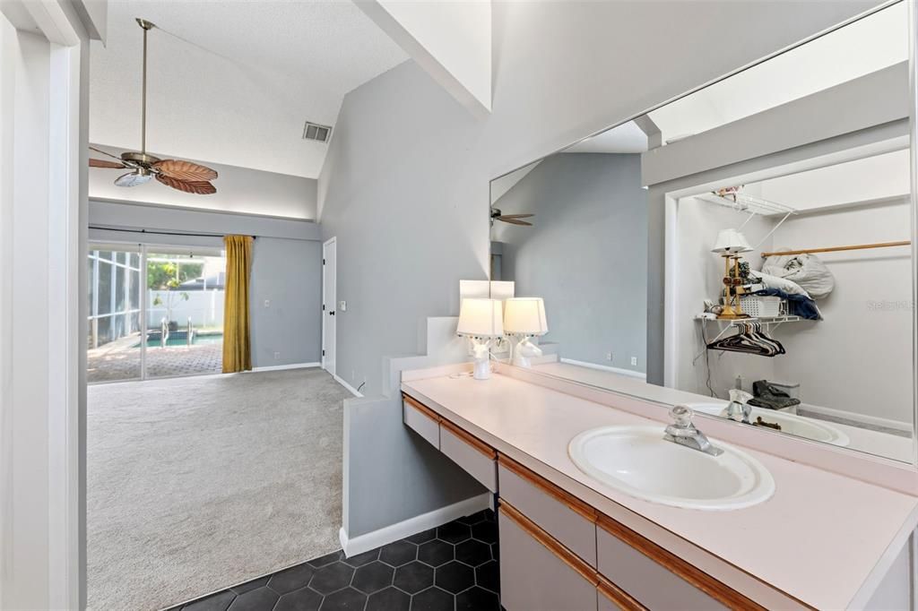 For Sale: $575,000 (3 beds, 3 baths, 2095 Square Feet)
