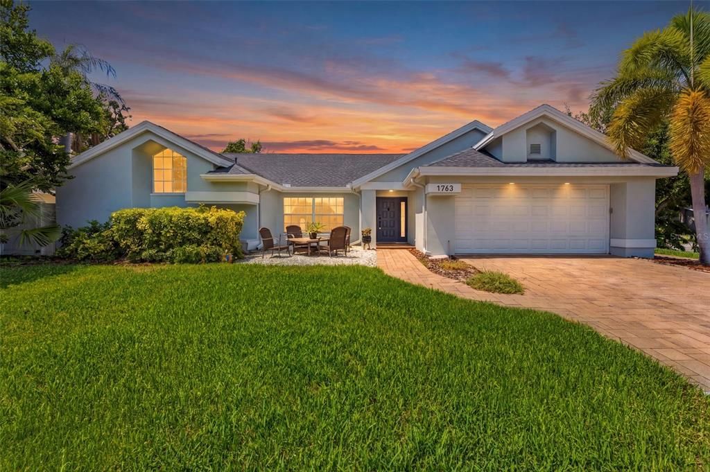 For Sale: $575,000 (3 beds, 3 baths, 2095 Square Feet)