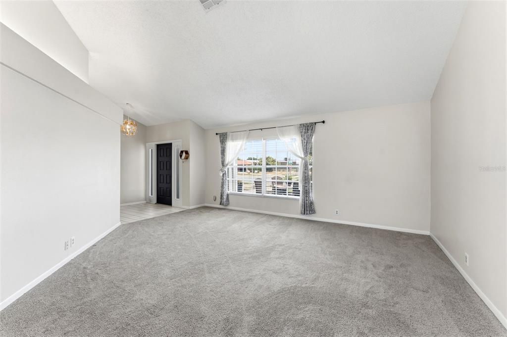 For Sale: $575,000 (3 beds, 3 baths, 2095 Square Feet)