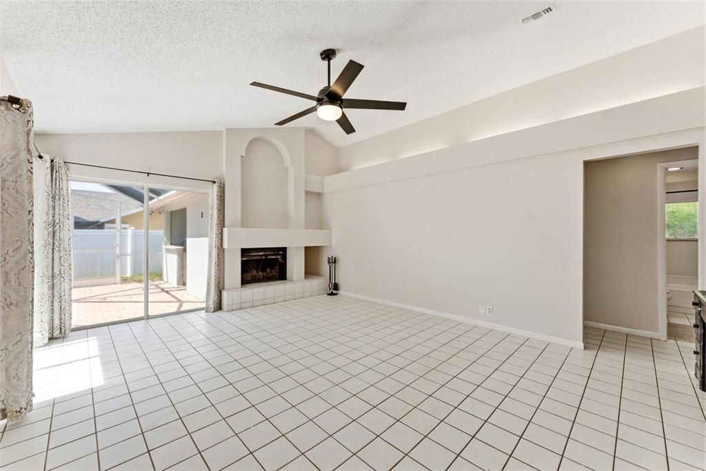 For Sale: $575,000 (3 beds, 3 baths, 2095 Square Feet)
