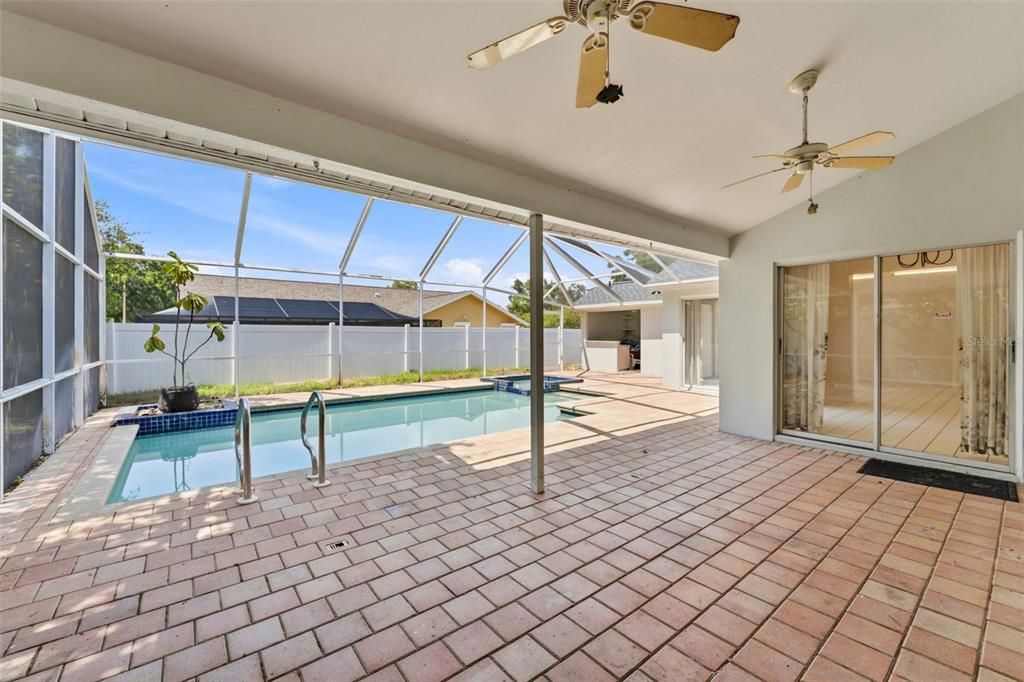 For Sale: $575,000 (3 beds, 3 baths, 2095 Square Feet)