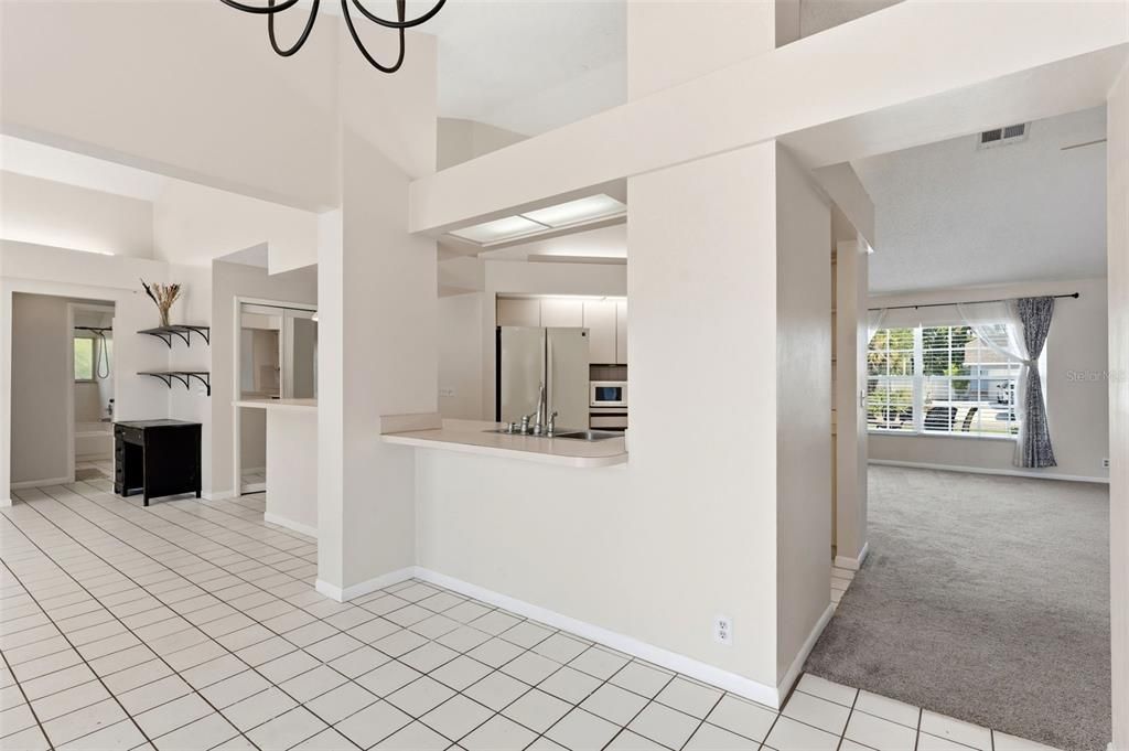 For Sale: $575,000 (3 beds, 3 baths, 2095 Square Feet)