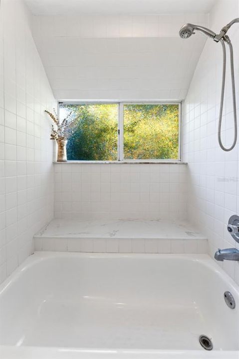 For Sale: $575,000 (3 beds, 3 baths, 2095 Square Feet)