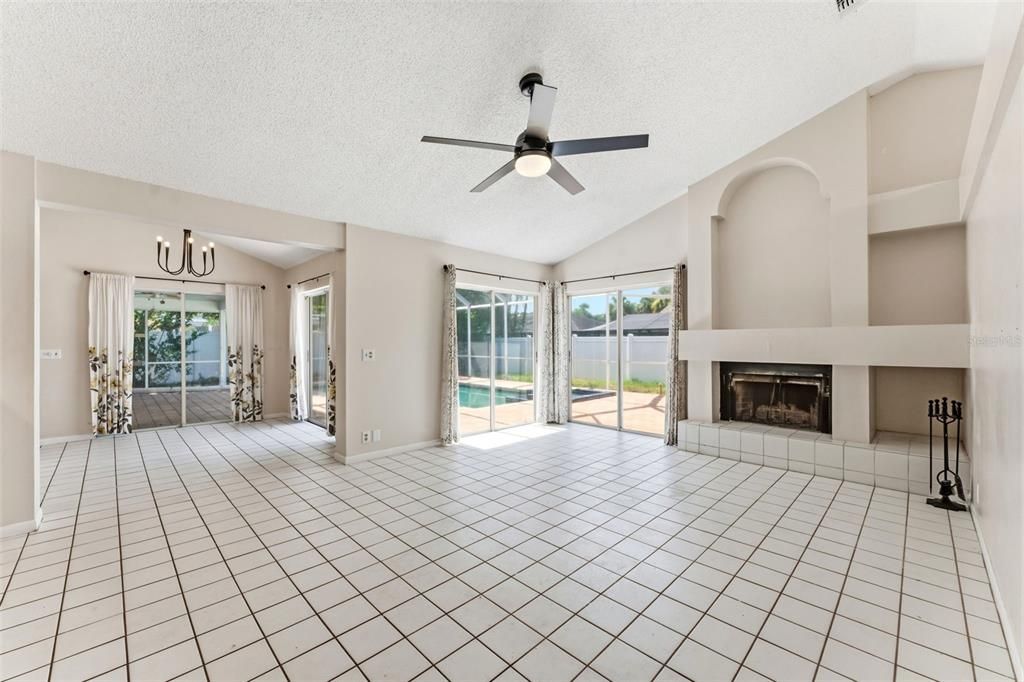 For Sale: $575,000 (3 beds, 3 baths, 2095 Square Feet)
