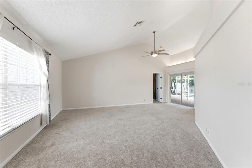 For Sale: $575,000 (3 beds, 3 baths, 2095 Square Feet)
